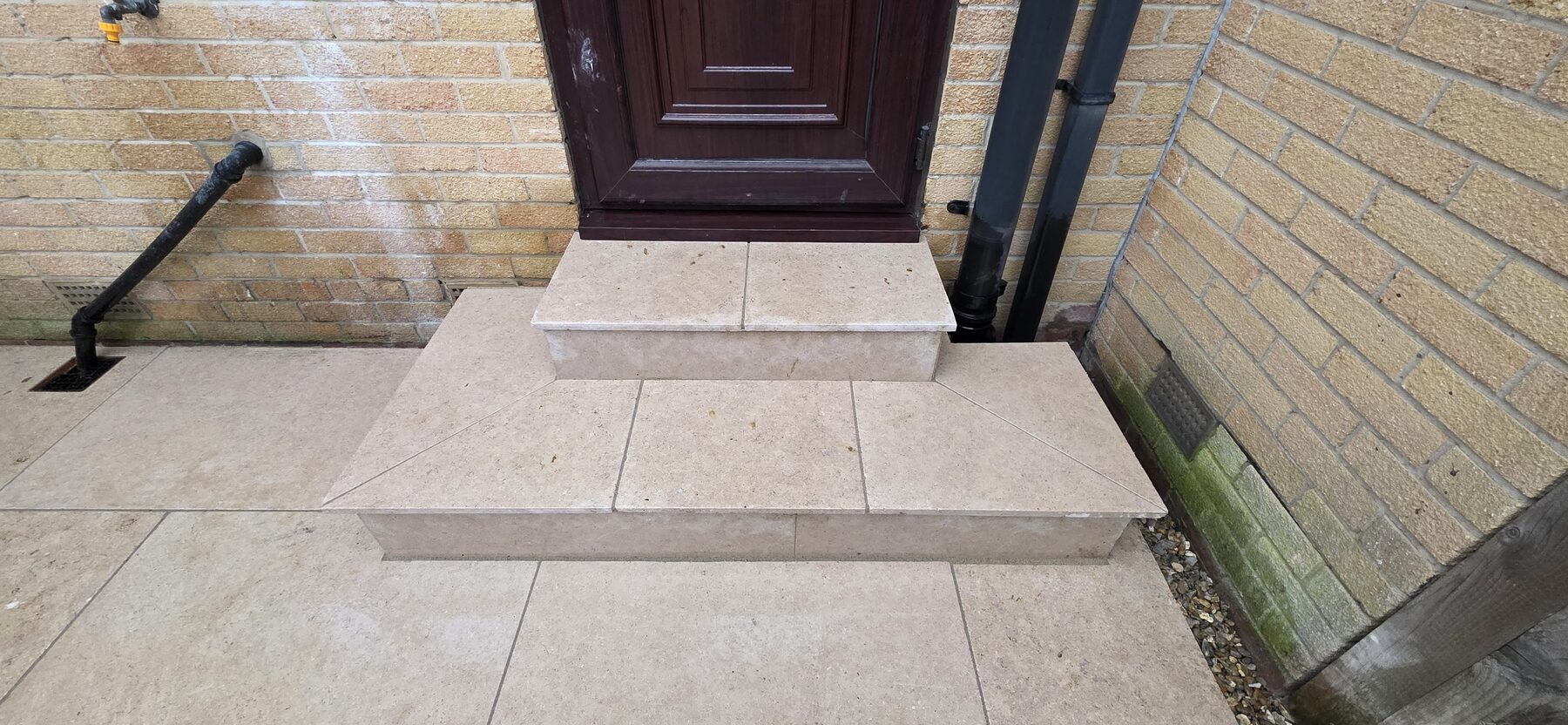 Completed Sahara Pearl garden project: garden with Sahara Pearl paving, planting beds, a retained hedge and garden shed, view 4